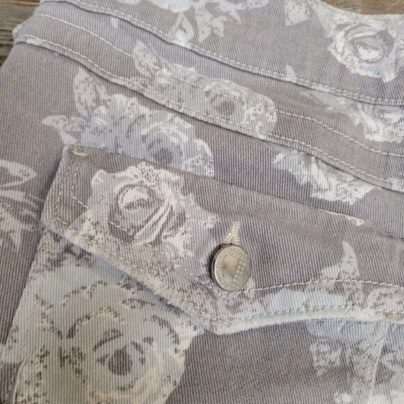 Tinseltown Floral Rose Denim Flap Pocket Cuffed Shorts‎ Gray Womens Size 9 Denim - Picture 11 of 12